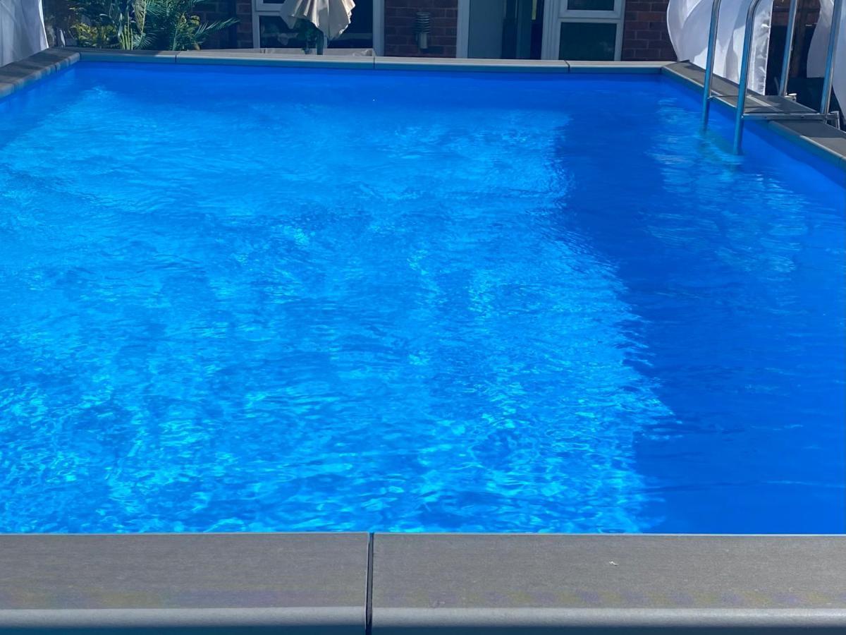 Mini Love Island Style Guest House Includes Personal Hot 24 Hour Swimming Pool, Outdoor Bathtub, Heated Dining Dome And Fire Pit, All This Is Secretly Located In The Busy Suburbs Of Νότιγχαμ Εξωτερικό φωτογραφία