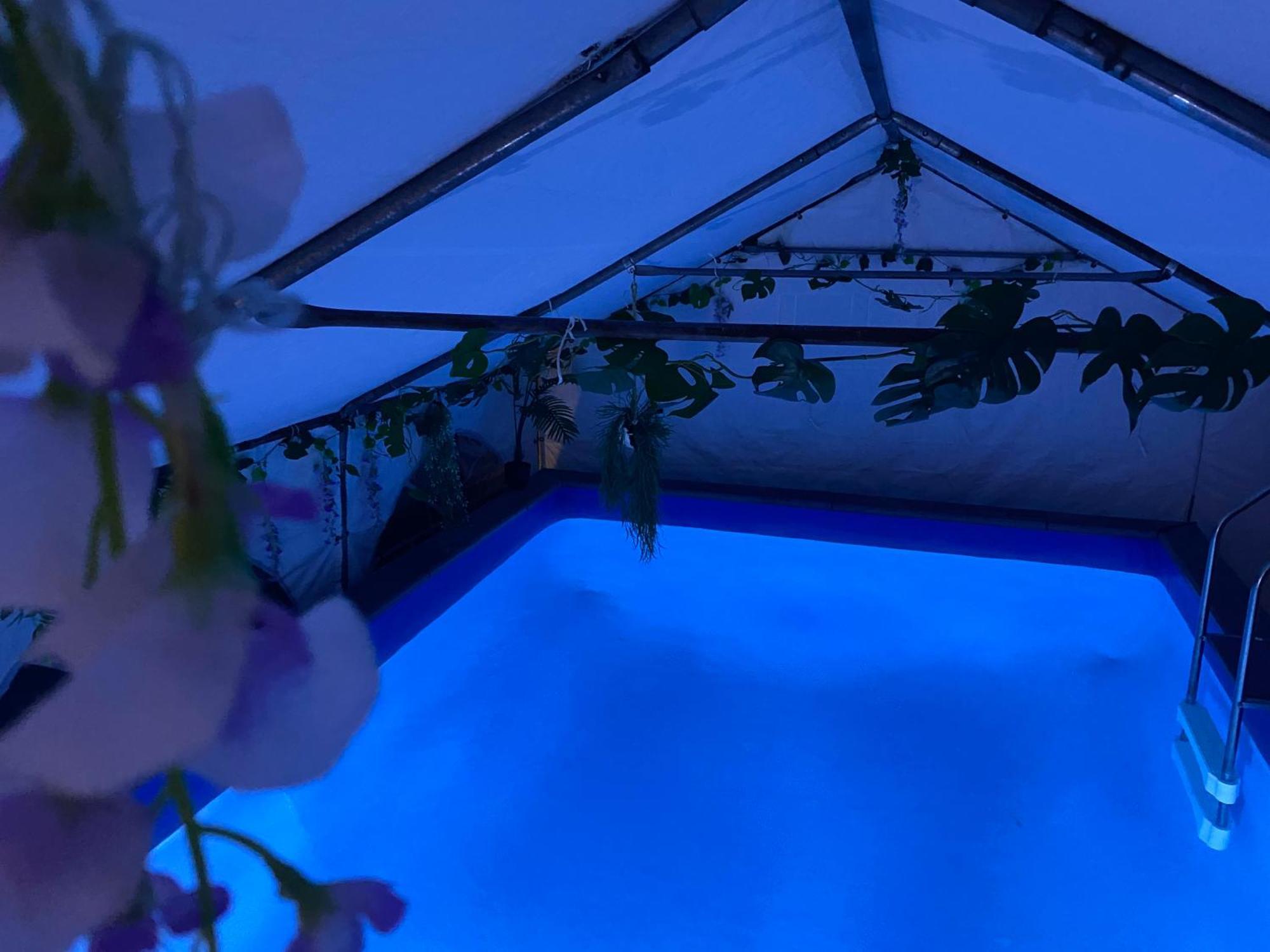 Mini Love Island Style Guest House Includes Personal Hot 24 Hour Swimming Pool, Outdoor Bathtub, Heated Dining Dome And Fire Pit, All This Is Secretly Located In The Busy Suburbs Of Νότιγχαμ Εξωτερικό φωτογραφία