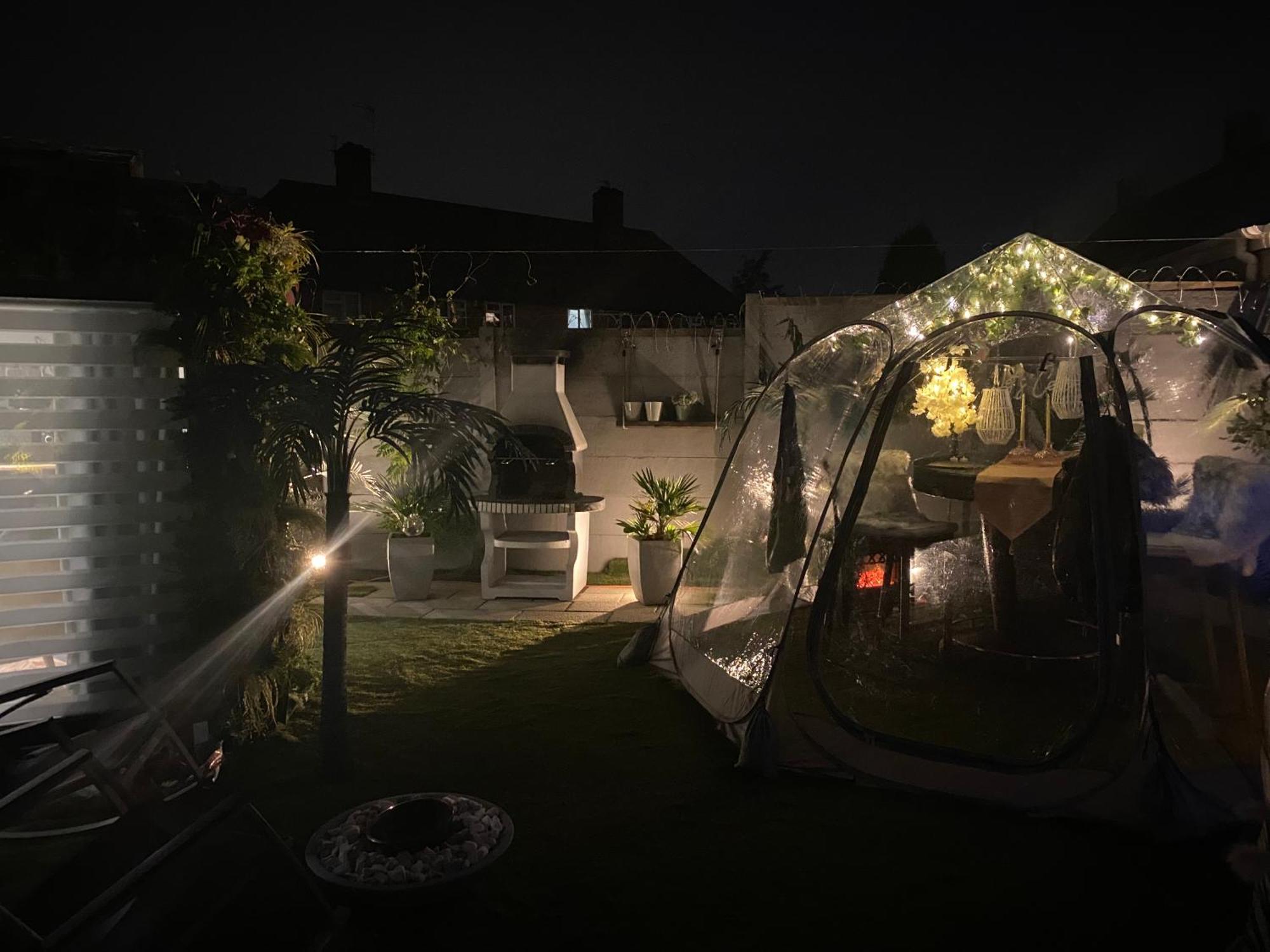 Mini Love Island Style Guest House Includes Personal Hot 24 Hour Swimming Pool, Outdoor Bathtub, Heated Dining Dome And Fire Pit, All This Is Secretly Located In The Busy Suburbs Of Νότιγχαμ Εξωτερικό φωτογραφία