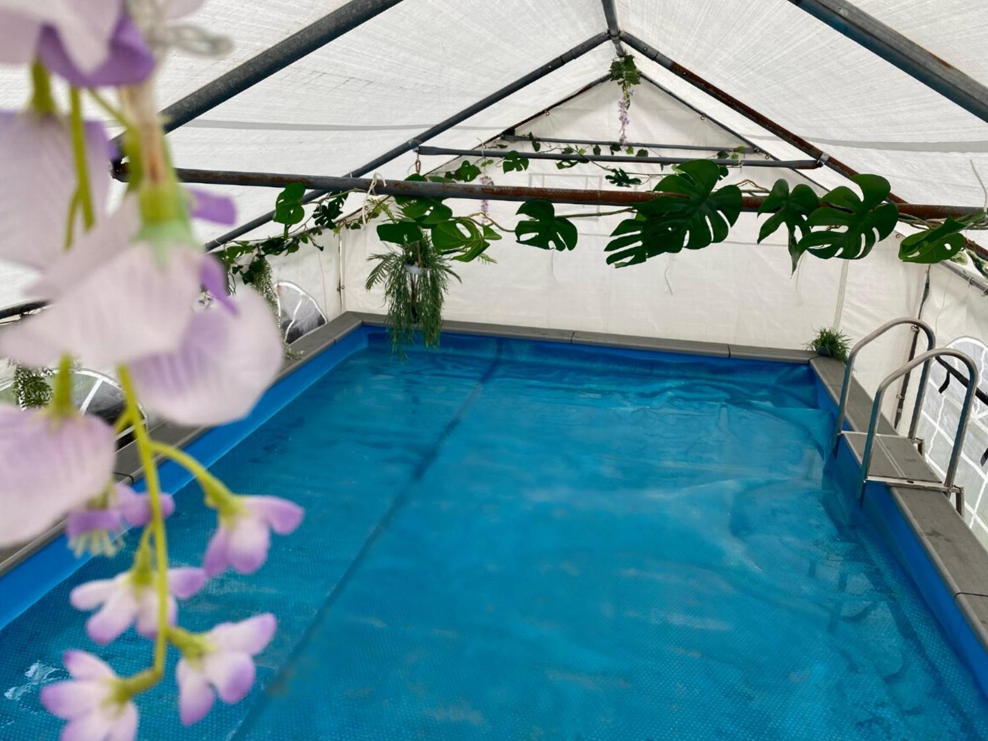 Mini Love Island Style Guest House Includes Personal Hot 24 Hour Swimming Pool, Outdoor Bathtub, Heated Dining Dome And Fire Pit, All This Is Secretly Located In The Busy Suburbs Of Νότιγχαμ Εξωτερικό φωτογραφία